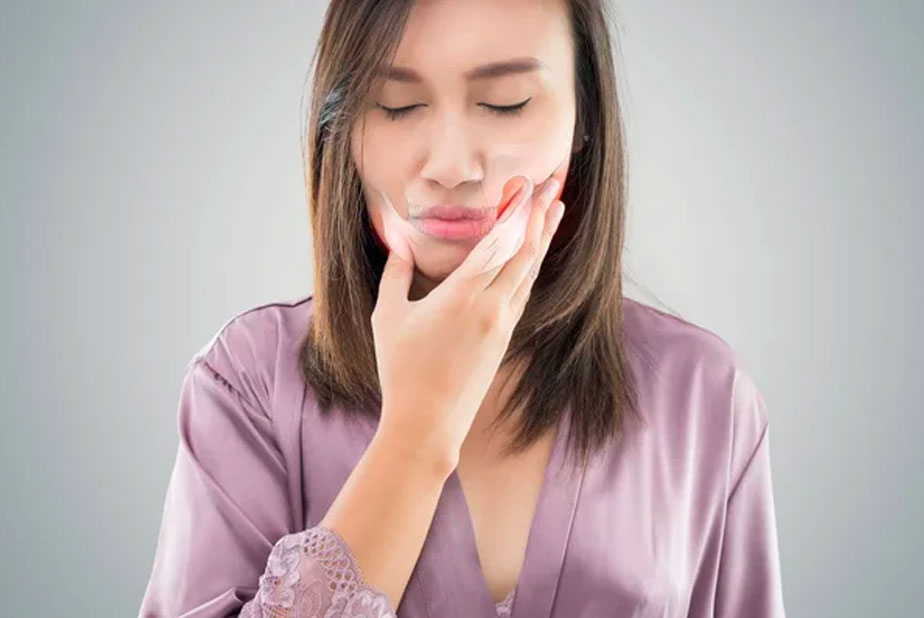 顎関節症に悩んでいる方